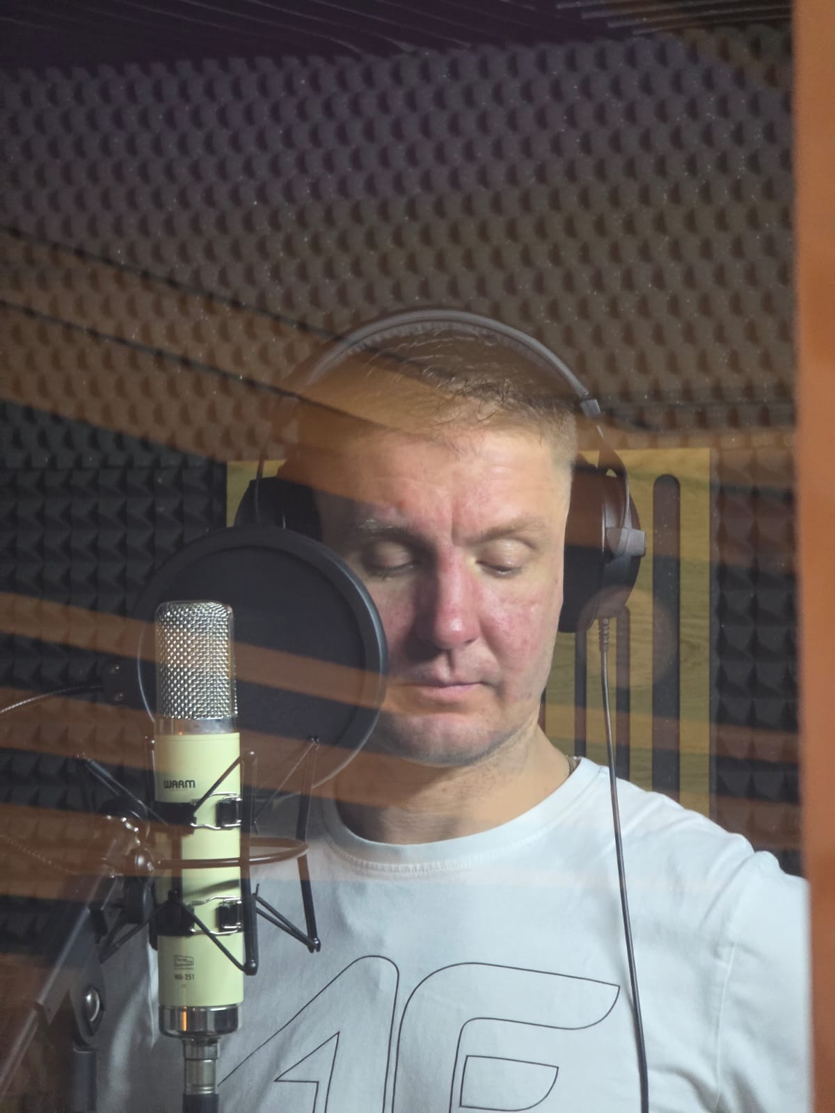 Jacek Ramotowski podczas występu na sali weselnej